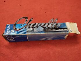 Pz00074 1969 Chevelle Emblem Original Gm New Deck Lid