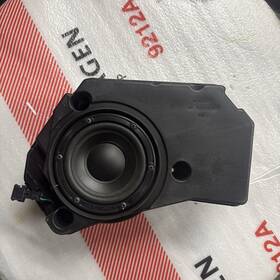 4l0035415d Audi 2007-15 Q7 Rear Left Subwoofer B&o Bang And Olufsen 64