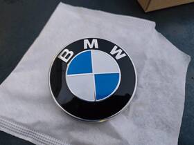 51149498988 Bmw 2/4 Series 21-24 Front Bumper Emblem Oem