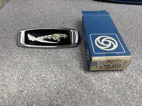 Bac5392 British Leyland Fender Badge Leaping Cat Nos Jaguar Series Iii Xj6 Xj12
