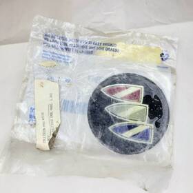 10273068 Buick Nos Gm Oem Black 1997-2005 Front Grille Tri-shield Emblem Logo