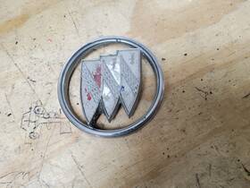 1241386 Buick 1971-1972 Skylark Front Hood Emblem Badge Logo Oem