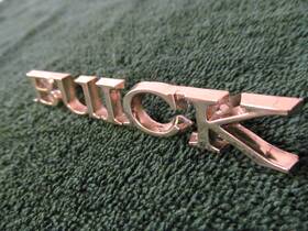 1250964 Buick 1975-85 Emblem - Regal Lesabre Electra Skylark Century 76 77 78 80 81 85