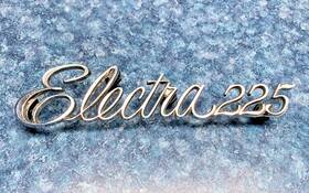 1658598 Buick 1975-1976 Electra 225 Chrome Metal Script/emblem 7 Inch Exc Cond