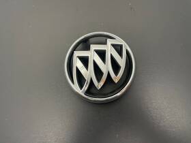 20845245 Buick 2010 - 2013 Lacrosse / Allure Front Grille Emblem Badge Logo Bracket Oem A