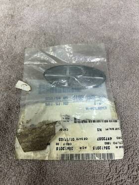25612015 Buick 1995 - 1999 Riviera Deck Lid Emblem Oem Nos
