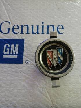 44885385 Buick 1965 65 Gs Skylark Tail Panel Light Emblem Tailpanel Tri Shield