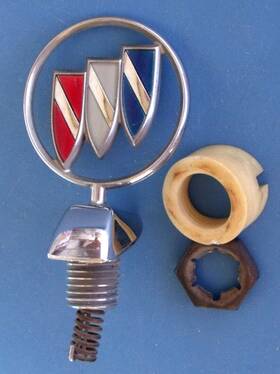87050611 Buick Gm Oem 50611 Hood Ornament With Base Emblem 86-91 Lesabre Badge Bonnet