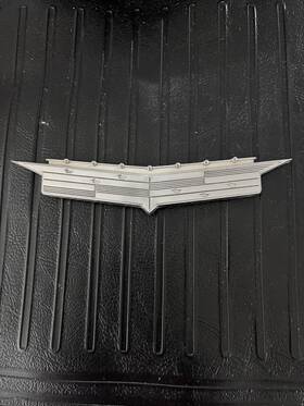 1472531 Cadillac 1959 Trunk Crest Emblem Please Read