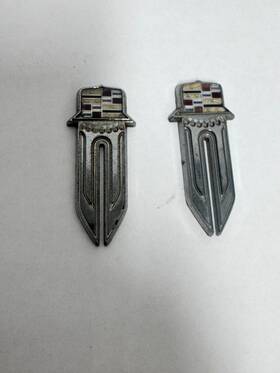 16500785 Cadillac 1977-1986 Fleetwood Brougham Tail Light Emblem Pair - P/n