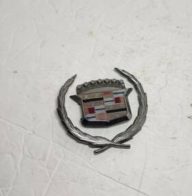 20182846 Cadillac 20402799/20182846 1980 1981 1982 1983 1984-1996 Trunk Lock Ornament Slider Emblem Badge