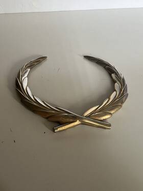 20737651 Cadillac Fleetwood Brougham Trunk Lock Wreath Emblem 1980 - 1992 Oem