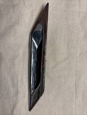 20881030 Cadillac Cts 2011-15 Right Front Side Fender Ornament Oem Part#