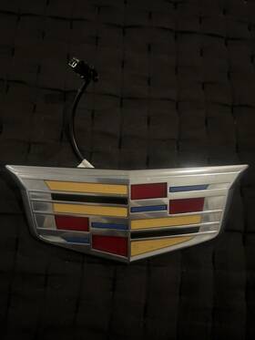 813179439 Cadillac 2021-23 Escalade Rear Liftgate Release Push Button Emblem Oem