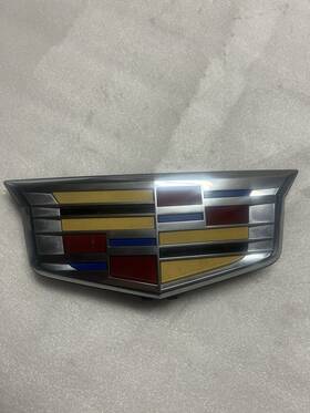 84514358 Cadillac 2021 2022 2023 Escalade Front Grille Emblem