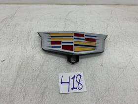 84570626 Cadillac 2019 2020 2021 Escalade Front Emblem With Camera Hole Oem