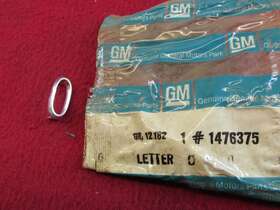 1476375 Cadillac Gm Nos 1961-1969 Eldorado Front Fender Of Trunk Letter Inch O Gm#