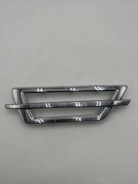 Sr-8369 Cadillac Fender Vent Cowl Insert Badge Right Passenger Rh Side Trim Molding Oem