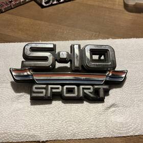14041482 Chevrolet Chevy Oem S-10 S10 S 10 Sport Front Fender Emblem Badge Logo Nameplate