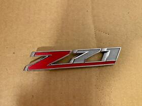 22814072 Chevrolet Oem 2014 2015 2016 2017 2018 2019 Chevy Silverado Z71 Front Grille Emblem Damage