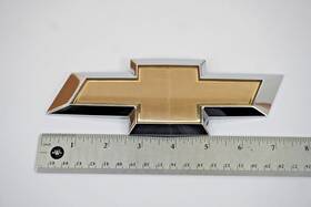 22894270 Chevrolet 2013 2014 2015 2016 - 2017 Traverse Rear Liftgate Hatch Bowtie Emblem