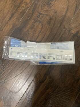 22900424 Chevrolet 2015 - 2020 Chevy Colorado Bed Fender Emblem Badge Nameplate Chrome Oem