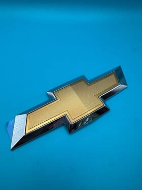 84690292 Chevrolet 23267410 Oem 2013 - 2017 Traverse Liftgate Gold Emblem Badge