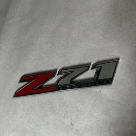 23465290 Chevrolet 2014 - 2019 Colorado Silverado Exterior Logo Z71 Emblem Oem