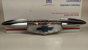 3695332 Chevrolet 1951 Hood Emblem / Logo Blc