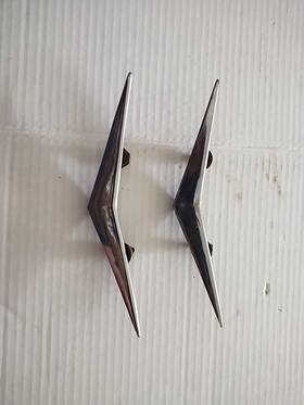 3734982-c-1 Chevrolet 3734982 1957 Chevy Gmc Truck Door V Emblem Oem Part #3734982-c-1