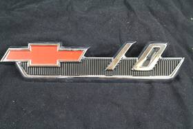 379620 Chevrolet Nos 1962 Chevy Pickup Truck Front Fender Emblem C10