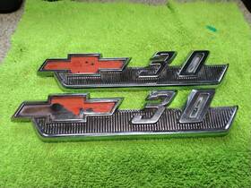 3796922 Chevrolet Chevy Truck 1962 Front Fender Emblems C-30