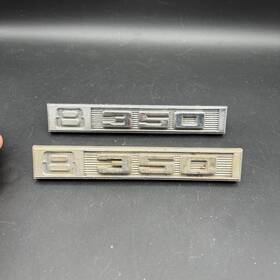 8-400 Chevrolet 380000 1969 / 1972 8/350 Fender Emblem Die Cast Chevy Pickup Blazer Suburban