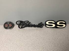 3843986 Chevrolet Orig Lot 60-70s Chevy Ss Center Console Emblem Script Badge Vg