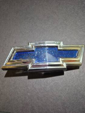 390740 Chevrolet Vintage Chevy 1972-1972 Bowtie With Blue Insert