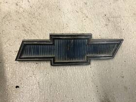 3951712 Chevrolet C60 Emblem - Used P/n