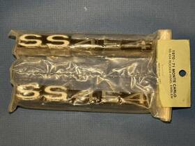 3975418 Chevrolet 1970-1971 Chevy Monte Carlo Ss 454 Rocker Panel Emblem Made In Usa C.m.d. Nos