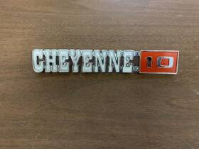 3994683 Chevrolet 1971-1972 Chevy C10 Truck Inch Cheyenne 10 Factory Fender Emblem