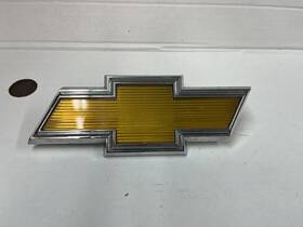 469458 Chevrolet Chevy Pickup Truck Bowtie Emblem Original Vintage Front Grille Badge Logo 52571