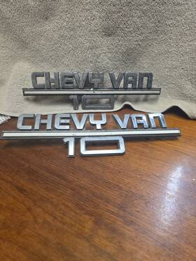 5640708 Chevrolet Used Van 10 Chrome Fender Or Name Plate Emblem 1989 - 95 Pair