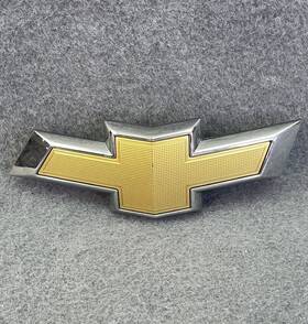74025720 Chevrolet 84025720 B Chevy Front Bezel Emblem Bowtie Gm