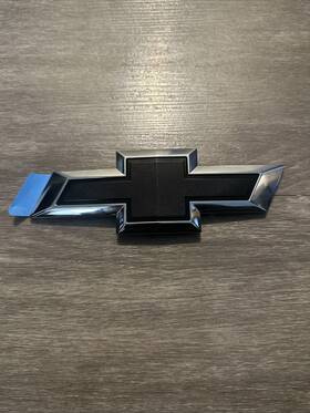 84690297 Chevrolet 2015 2017 2018 2019 2020 Impala Rear Trunk Black Badge Emblem