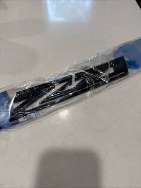 84763216 Chevrolet New Gm 2021-2025 Silverado Rh Fender Black Z71 Emblem 2500 3500