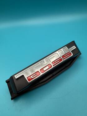 84770670 Chevrolet Damage Trail Boss Front Grille Emblem Badge Logo