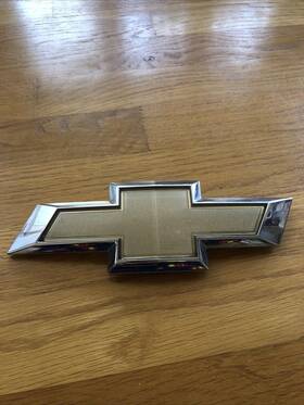 96930054 Chevrolet Genuine Oem 2015-2016 Chevy Trax Front Grille Bowtie Emblem Badge