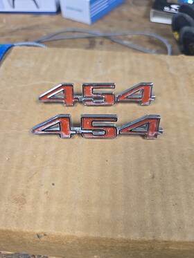1975-454 Chevrolet C-15002 Corvette Emblem 454 Pair Of Used 1970 Thru 2ea