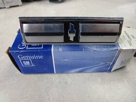 3902894 Chevrolet Camaro Nos Gm 1967 Grille Emblem Non Rs Original Oem
