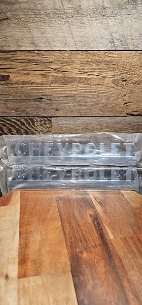 Em1271 Chevrolet 1947-1952 Truck Hood Side Emblems