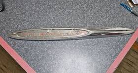 3733304 Chevrolet Gm 1957 Truck 3200 Fender Spear Chrome Emblem Right Hand Vintage Oem