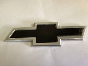 M96089k Chevrolet Black Vinyl And Chrome Bowtie Grille Emblem